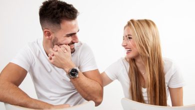 Co znamená, když si vás muž prohlíží