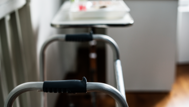 Zdravotní pomůcky do domácí péče - co skutečně usnadní péči o seniora